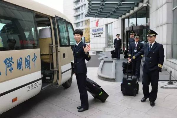 “夢想客機(jī)”飛出金鳳凰:B787迎來首位女機(jī)長381603_ “夢想客機(jī)”飛出金鳳凰:B787迎來首位女機(jī)長