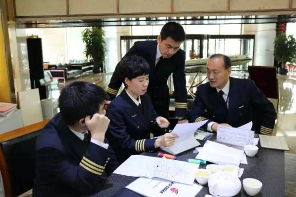 國航B787迎來首位女機(jī)長——郭慧 國航B787迎來首位女機(jī)長——郭慧