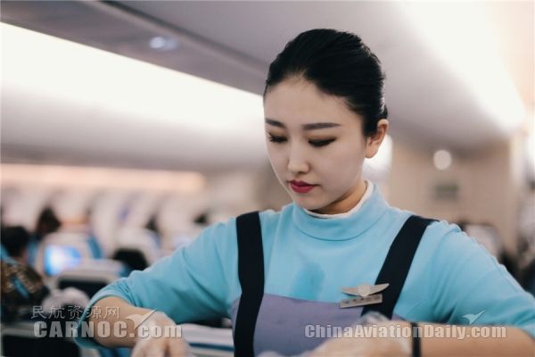 這種Style的空姐表情,你絕對沒看過!